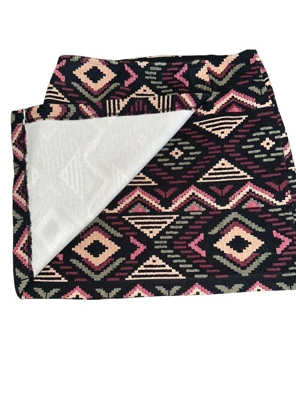 Hollister Aztec Geometric Print Black & Pink Mini Stretch Tube Skirt Size Small - Picture 4 of 6